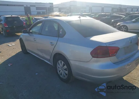 2013 Volkswagen Passat 2.5L S z USA, uszkodzony, nr VIN 1VWAP7A32DC134012